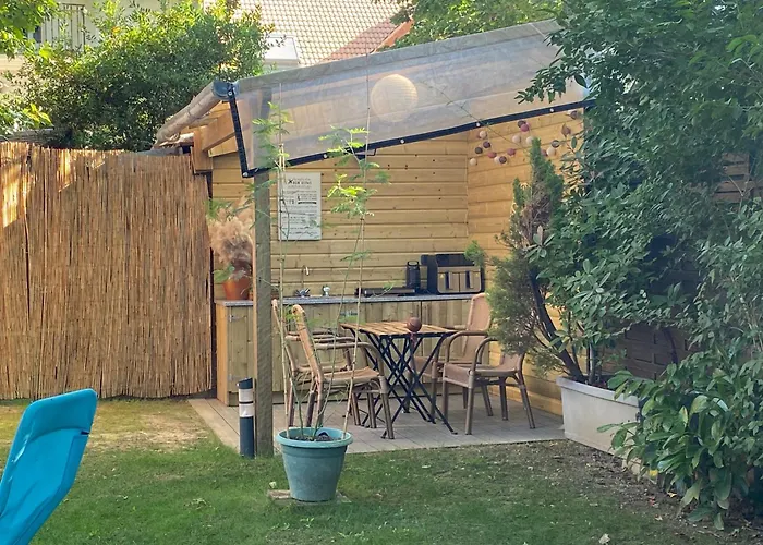 Cabane suspendue dans les arbres